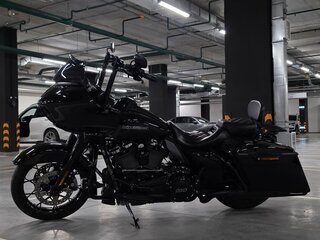 2019 Harley-Davidson Road Glide, чёрный, 2500000 рублей, вид 3
