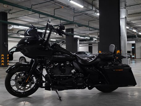 2019 Harley-Davidson Road Glide, чёрный, 2500000 рублей, вид 3