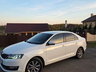 2018 Skoda Rapid I Рестайлинг, белый, 1300000 рублей, вид 4