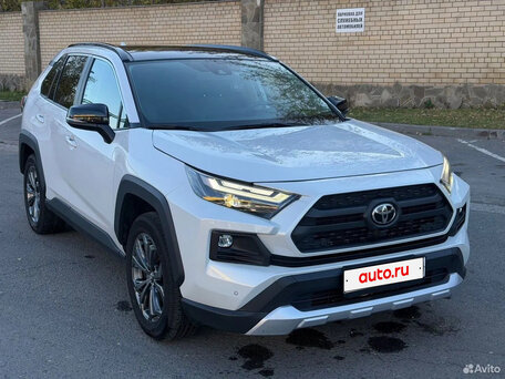 2025 Toyota RAV4 V (XA50), белый, 3800000 рублей, вид 3