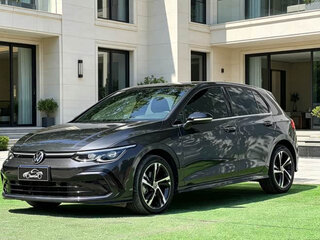 2023 Volkswagen Golf VIII, чёрный, 1534000 рублей, вид 1