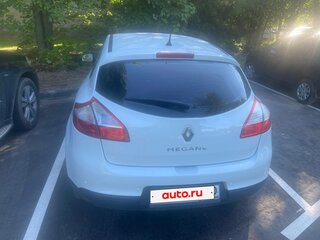 2013 Renault Megane III Рестайлинг, белый, 795000 рублей, вид 3