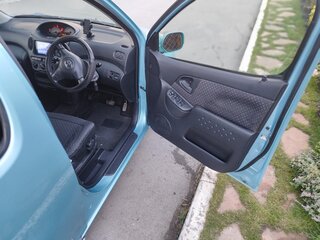 2004 Toyota FunCargo, голубой, 549000 рублей, вид 4