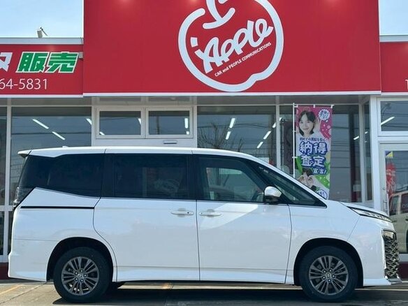 2023 Toyota Voxy IV (R90), белый - вид 4