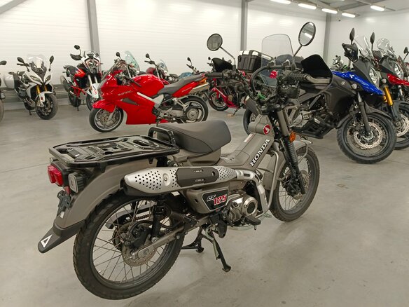 2023 Honda Super Cub, серый, 475000 рублей - вид 2