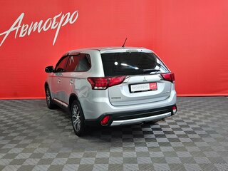 2015 Mitsubishi Outlander III Рестайлинг 2, серебристый, 1600000 рублей, вид 3