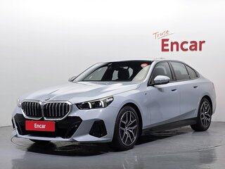 2024 BMW 5 серии 520i VIII (G60/G61/G68), серебристый, 6226138 рублей, вид 2