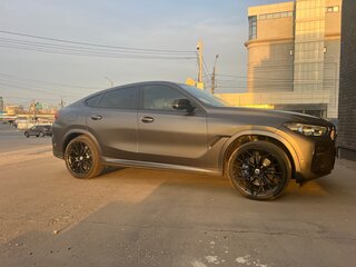 2022 BMW X6 40i III (G06), серый, 8400000 рублей, вид 1