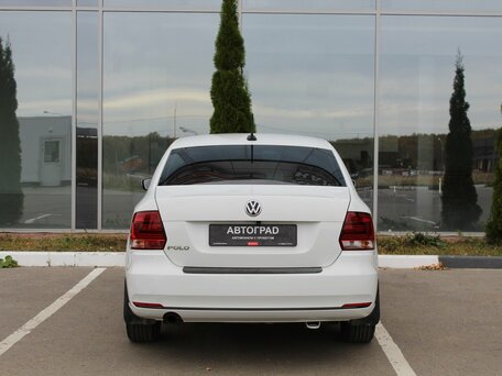 2017 Volkswagen Polo V Рестайлинг, белый, 1010000 рублей, вид 5