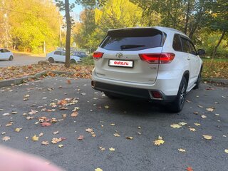 2016 Toyota Highlander III (XU50) Рестайлинг, белый, 2900000 рублей, вид 4