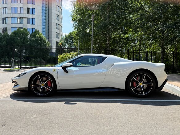 2022 Ferrari 296 GTB, белый, 25900000 рублей - вид 7