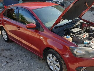 2011 Volkswagen Polo V, красный, 630000 рублей, вид 2