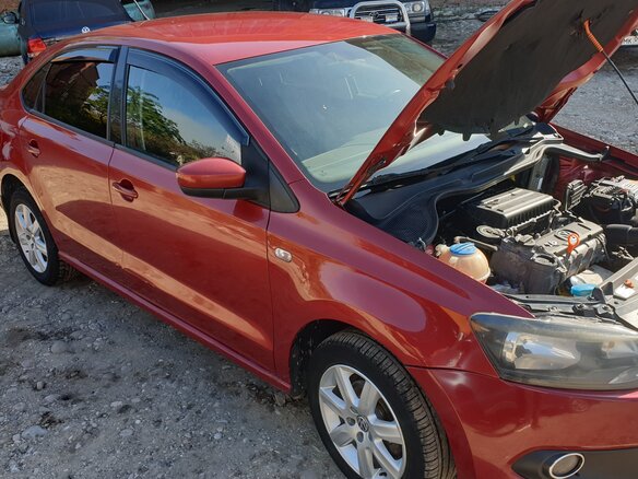 2011 Volkswagen Polo V, красный, 630000 рублей - вид 1