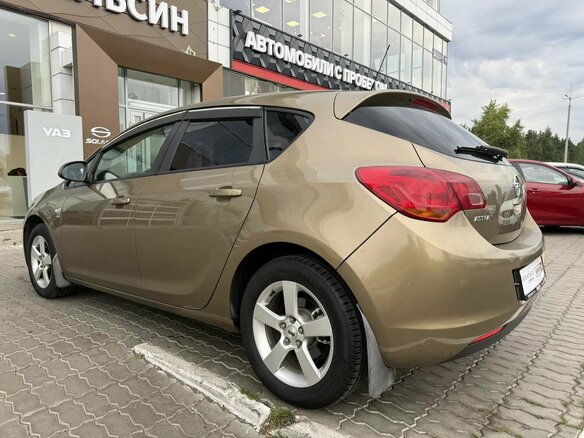 2013 Opel Astra J Рестайлинг, бежевый, 550805 рублей - вид 17