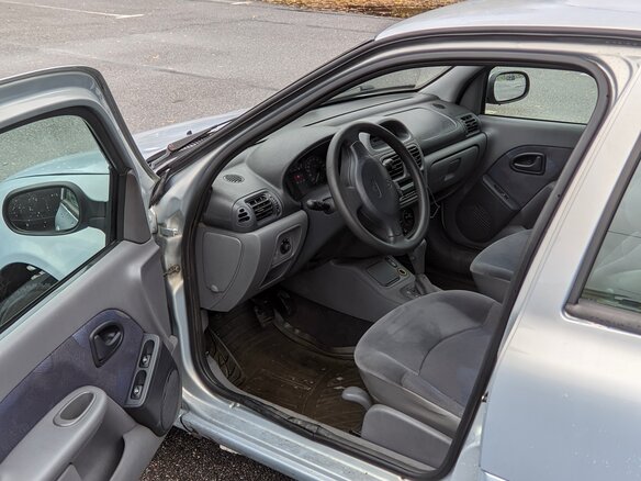 2001 Renault Clio II Рестайлинг, серебристый, 105000 рублей - вид 24