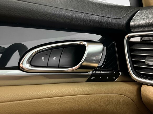 2016 Porsche Panamera 4 I Рестайлинг, чёрный, 3849900 рублей - вид 21