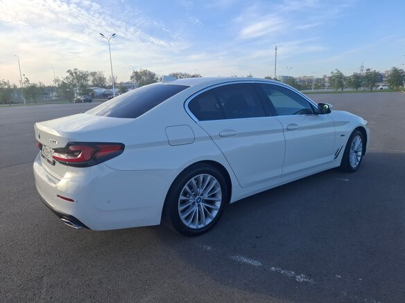2021 BMW 5 серии 530e VII (G30/G31/G38) Рестайлинг, белый, 4881000 рублей - вид 7