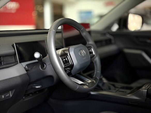 2026 Toyota RAV4 VI (XA60), белый, 4540000 рублей - вид 9