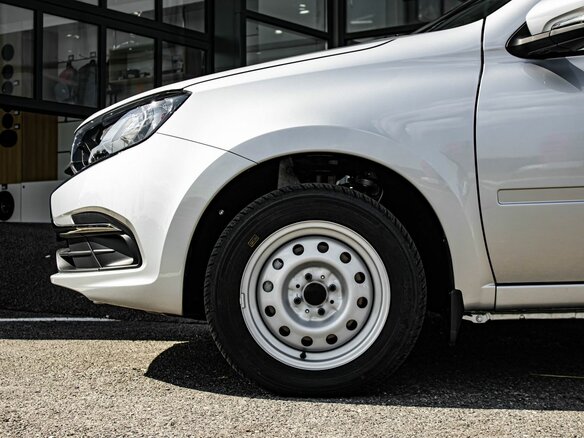 2026 Lada (ВАЗ) Granta I Рестайлинг, серебристый, 1121000 рублей - вид 2