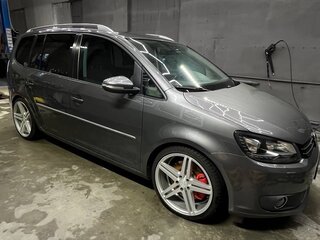 2012 Volkswagen Touran I Рестайлинг 2, серый, 1550000 рублей, вид 1