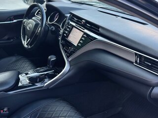 2018 Toyota Camry VIII (XV70), синий, 1890000 рублей, вид 5