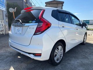 2019 Honda Fit III Рестайлинг, белый, 890217 рублей, вид 4