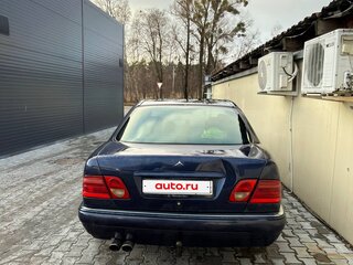 1997 Mercedes-Benz E-Класс 230 II (W210, S210), синий, 300000 рублей, вид 2