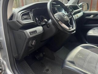 2020 Volkswagen Multivan T6 Рестайлинг, красный, 4990000 рублей, вид 4