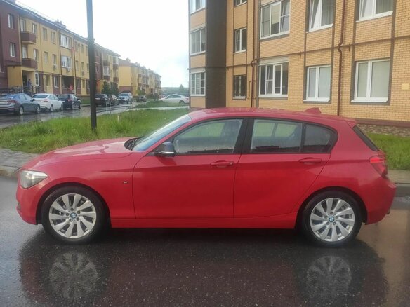 2013 BMW 1 серии 118i II (F20/F21), красный, 890000 рублей - вид 6