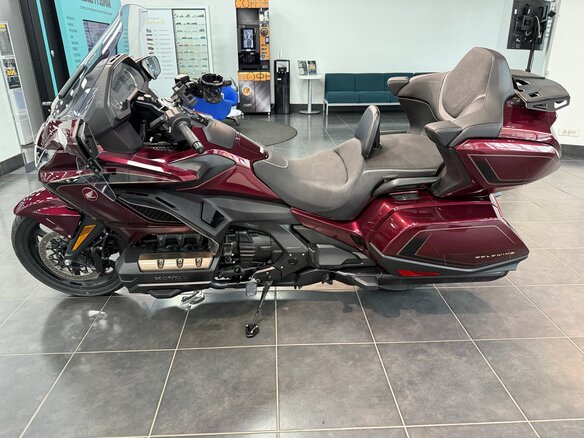 2025 Honda GL 1800 Gold Wing, красный, 3200000 рублей - вид 2