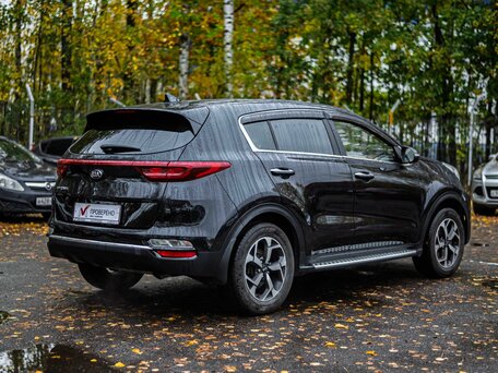 2020 Kia Sportage IV Рестайлинг, чёрный, 2090000 рублей, вид 2