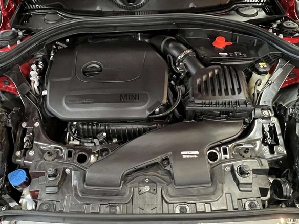 2022 Mini Clubman Cooper II Рестайлинг, красный, 1895000 рублей - вид 10