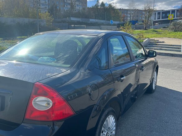 2011 Ford Focus II Рестайлинг, чёрный, 430000 рублей - вид 1