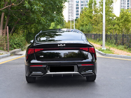 2023 Kia K5 III Рестайлинг, чёрный, 2660000 рублей, вид 5
