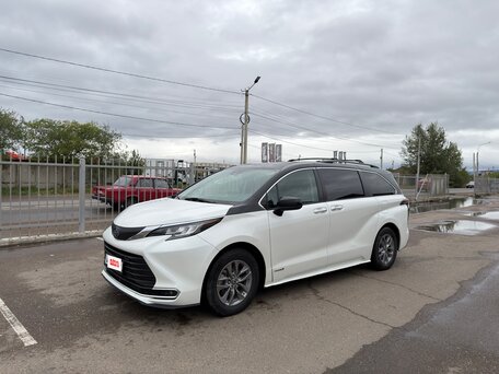 2021 Toyota Sienna IV, белый, 3900000 рублей, вид 2
