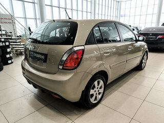 2011 Kia Rio II Рестайлинг, бежевый, 430000 рублей, вид 5
