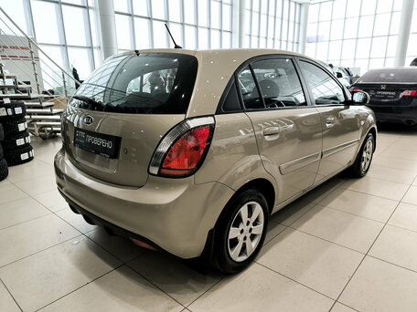 2011 Kia Rio II Рестайлинг, бежевый, 430000 рублей, вид 5