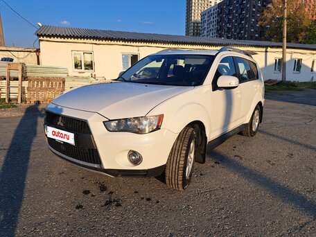 2010 Mitsubishi Outlander II Рестайлинг, белый, 1100000 рублей, вид 2