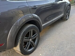 2011 Volkswagen Touareg II, чёрный, 1550000 рублей, вид 2