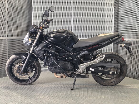 2013 Suzuki SFV 400 Gladius, чёрный, 345000 рублей - вид 4