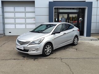 2014 Hyundai Solaris I Рестайлинг, серебристый, 909000 рублей, вид 1