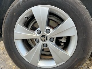 2016 Skoda Yeti I Рестайлинг, белый, 1000000 рублей, вид 4