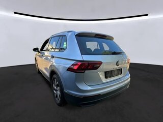 2022 Volkswagen Tiguan II Рестайлинг, серебристый, 2492000 рублей, вид 4