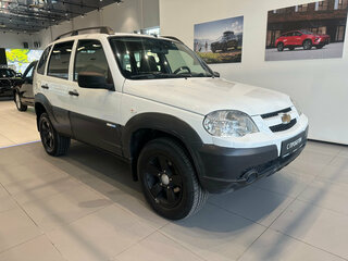 2015 Chevrolet Niva I Рестайлинг, белый, 590000 рублей, вид 3