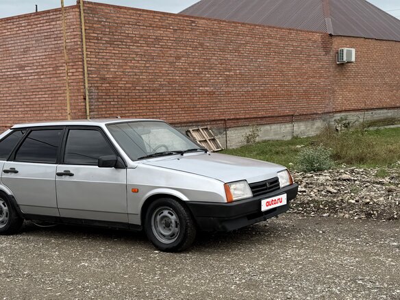 2002 Lada (ВАЗ) 21093i, серебристый, 155000 рублей - вид 8