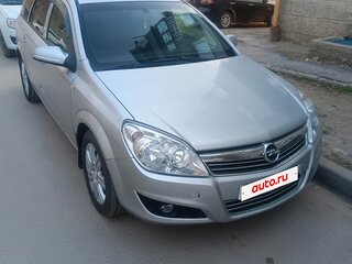 2009 Opel Astra H Рестайлинг, серебристый, 530000 рублей, вид 2