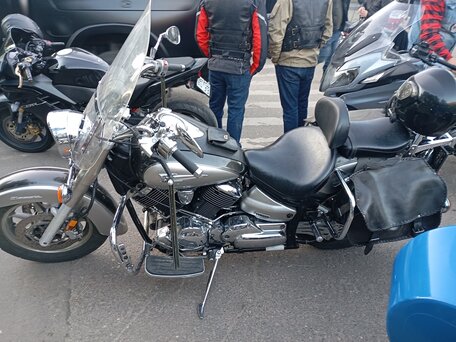2004 Yamaha XVS1100, серебристый, 600000 рублей, вид 4