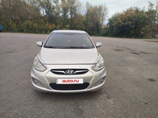 2013 Hyundai Solaris I, серебристый, 400000 рублей, вид 2