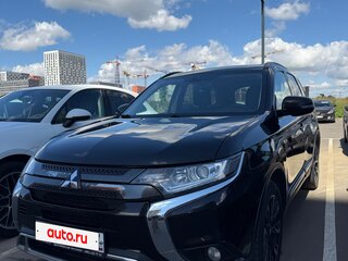 2021 Mitsubishi Outlander III Рестайлинг 3, чёрный, 2850000 рублей, вид 2