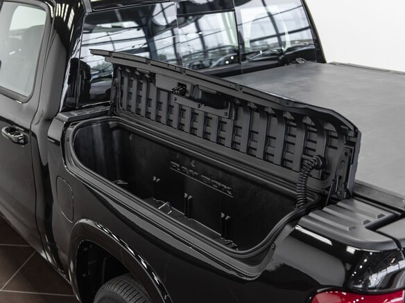 2026 Ram 1500 Crew Cab eTorque V Рестайлинг, чёрный, 11090000 рублей - вид 7